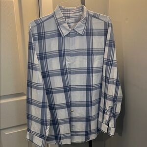 GAP Men's White and Blue Checkered Shirt